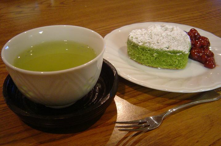 http://timefordinner.files.wordpress.com/2008/01/green-tea-cake-006.jpg